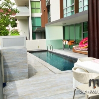 Swimming Pool & Outdoor Dining area